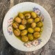 Doğal kırma yeşil zeytin – ahşap tokmakla ezilmiş, katkısız salamura